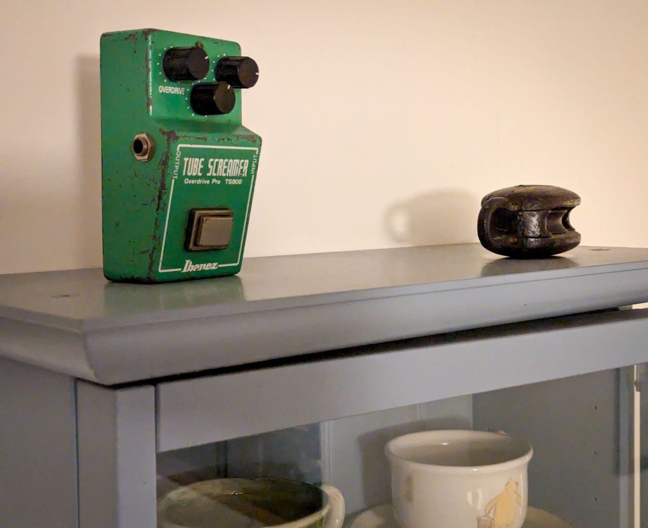 Tube Screamer on the kitchen shelf